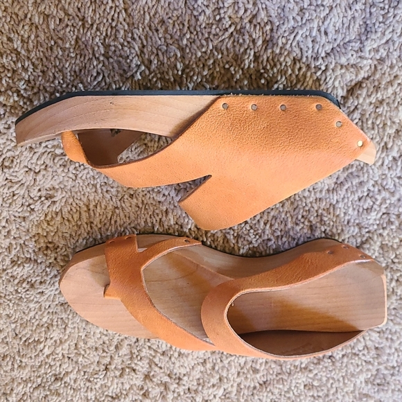 Cydwoq Strike orange leather and wood sandals sz 38 - Picture 3 of 4